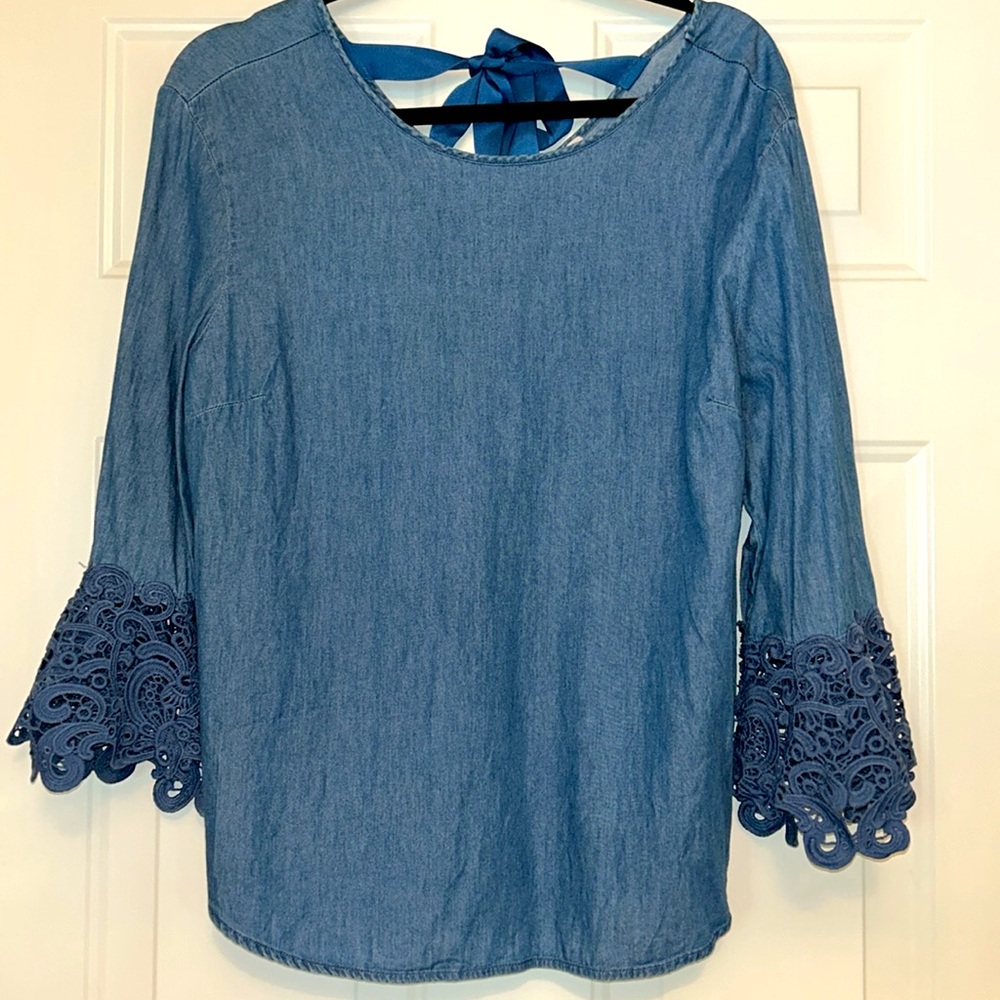 Hester & Orchard Denim Lace Bell Sleeve Top L Blue Chambray Feminine Casual